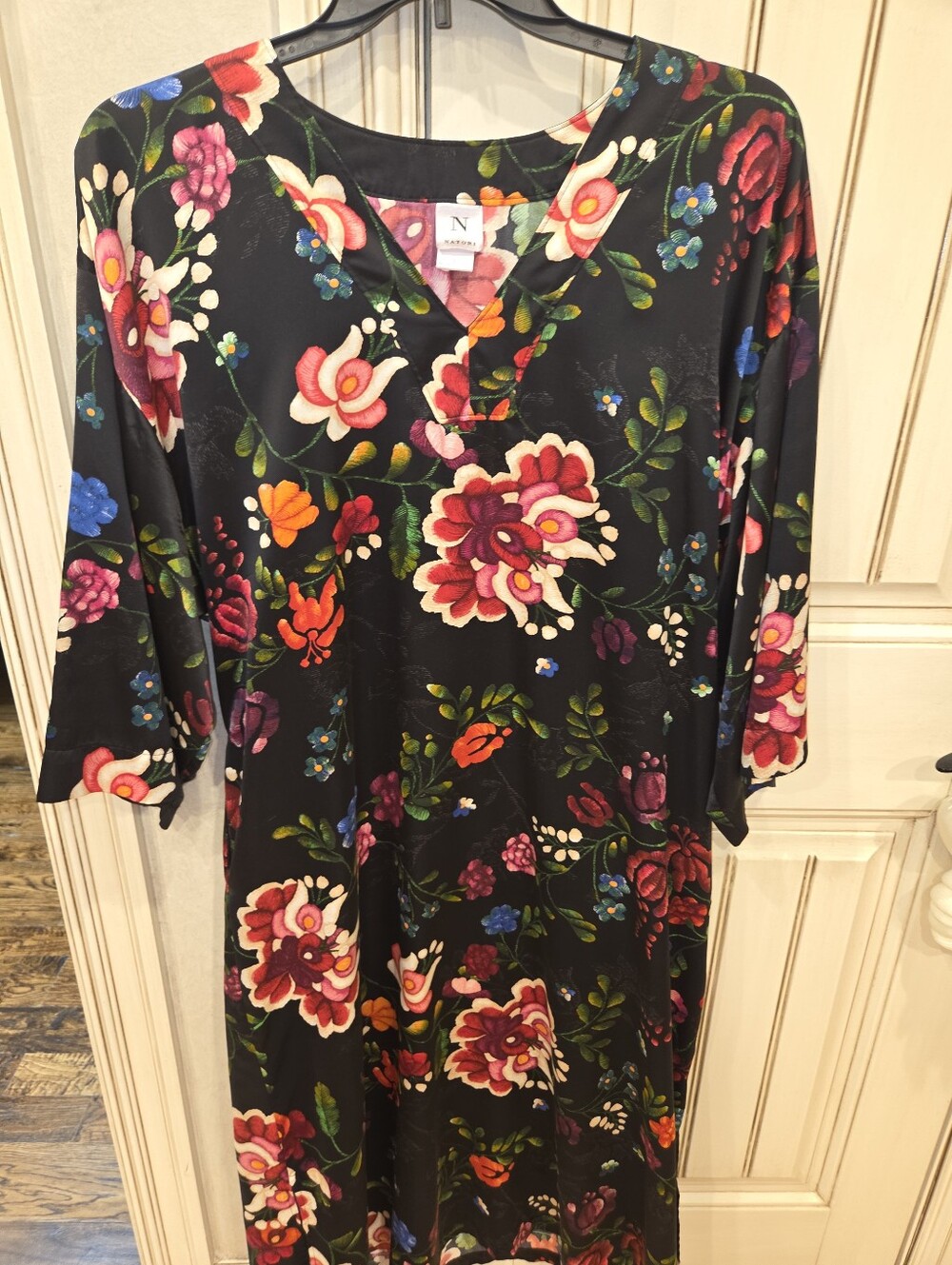 Natori Black Floral V-Neck Long Sleeve Lounger Or Nightgown